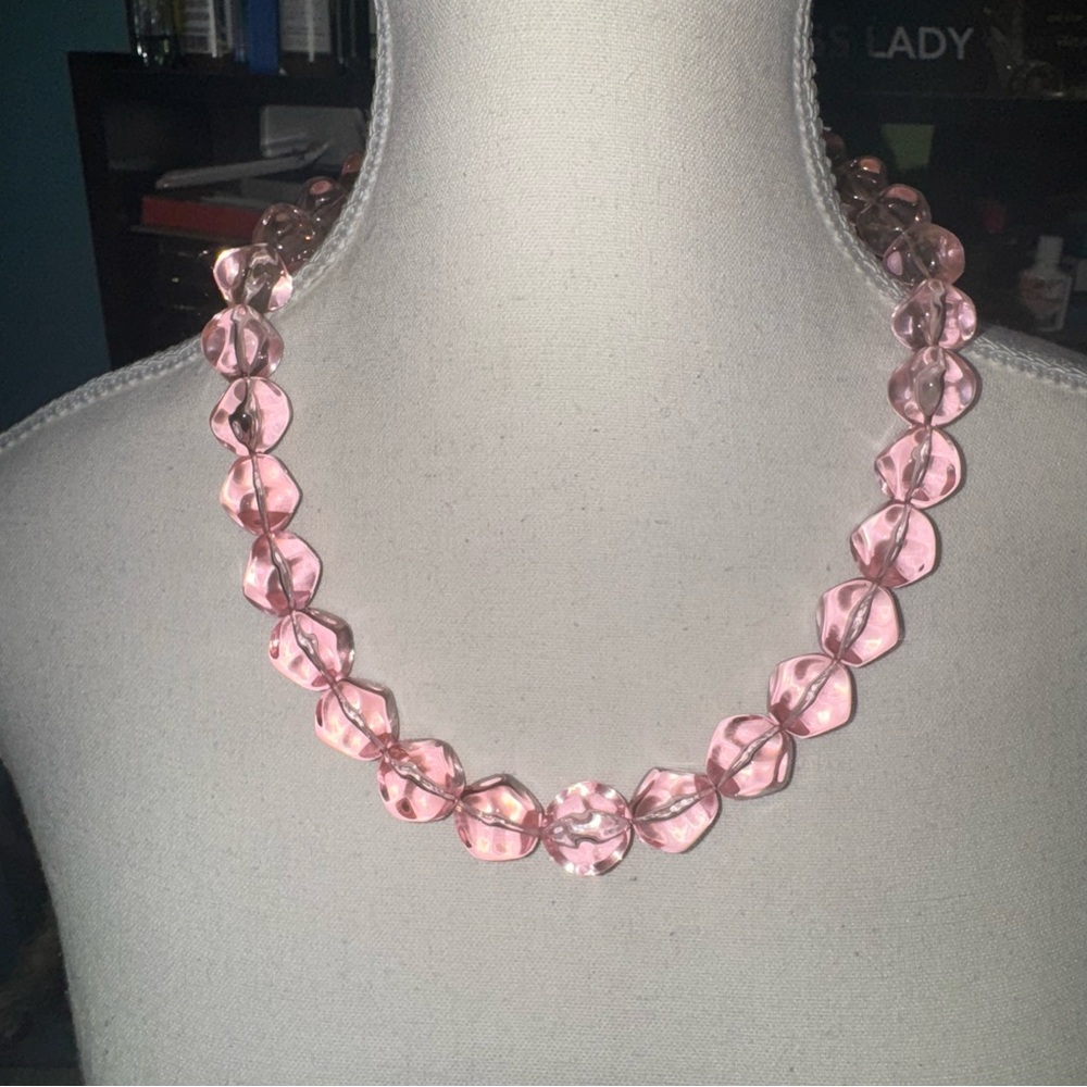 Vintage Avon pink beaded necklace - Picture 1 of 4